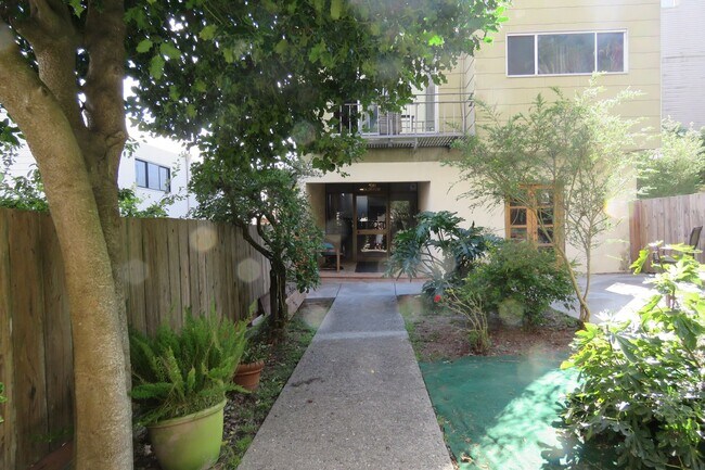 Building Photo - Hidden Gem with Outrageous Views - 1 Bedro...