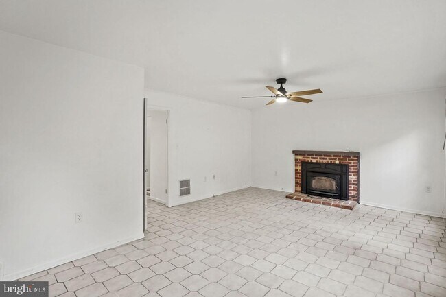Building Photo - 9086 Brook Ford Rd