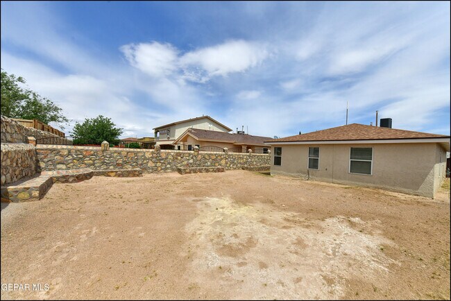 Building Photo - 683 Teichelkamp Dr