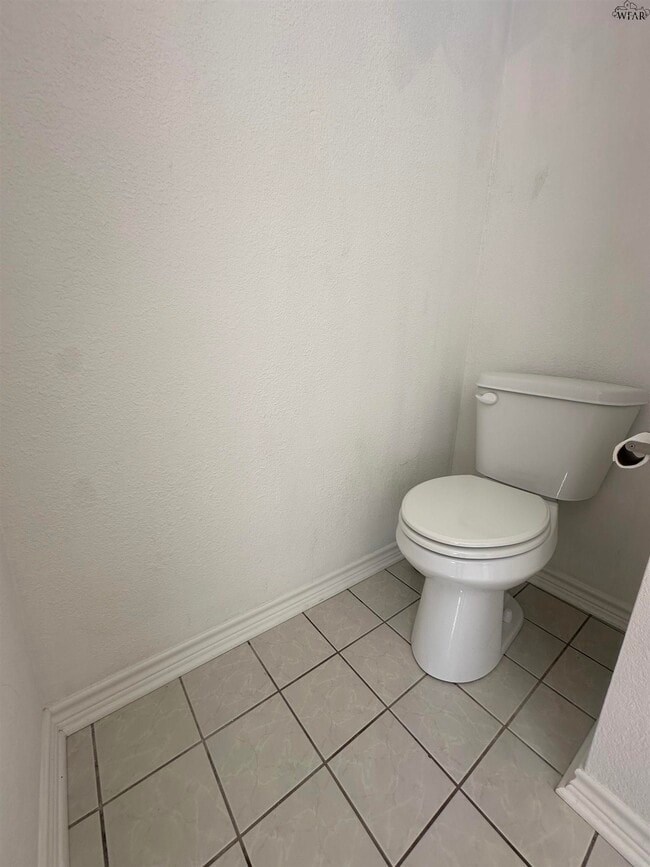 Building Photo - 5004 Bayberry Dr