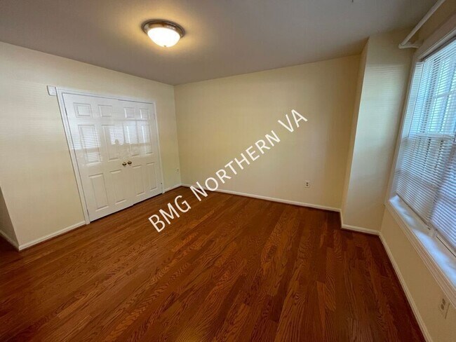 Building Photo - 2105 Kings Garden Way