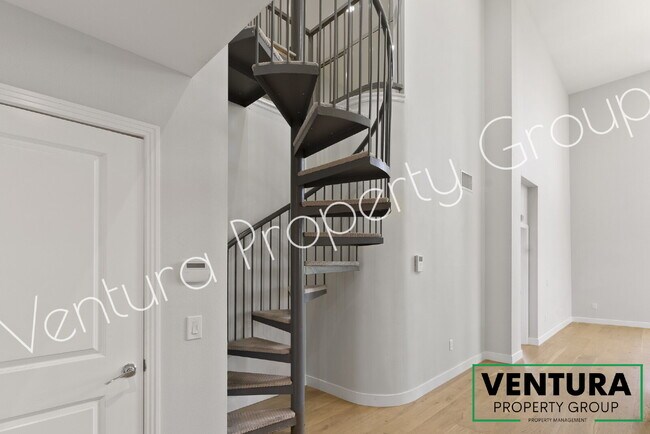 Building Photo - Spacious 2-Bedroom Condo with 2 Full Baths in Oxnards Channel Island