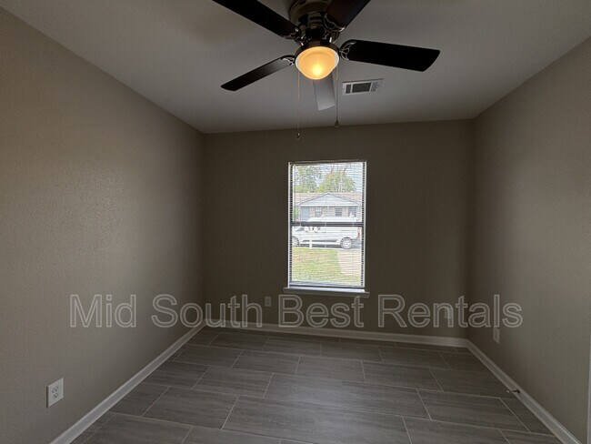 Building Photo - 1100 Ruth Ann Dr