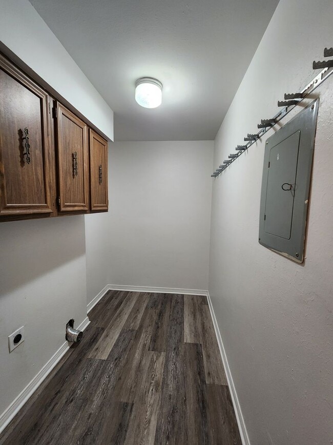 Building Photo - Village Green Townhome
