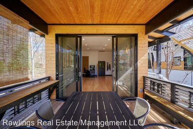 Building Photo - 2 br, 1 bath House - 221 Azalea Road E
