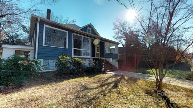 Building Photo - 428 Hawthorne Ln