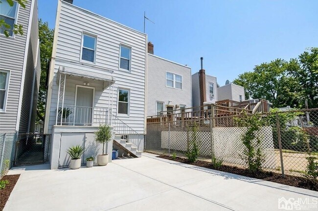 Building Photo - 46 Williams Ave