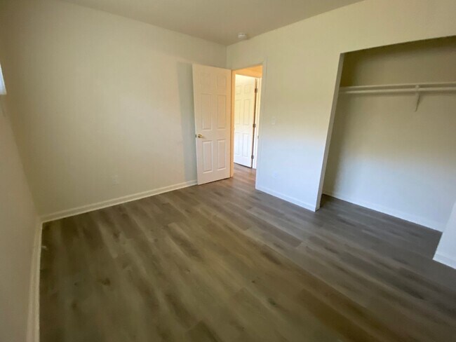 Building Photo - NSUR1259 2205 Cedar1-4