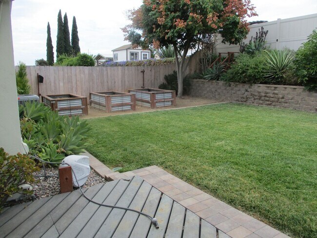 Building Photo - Desirable Santee 4 Bedroom Home!