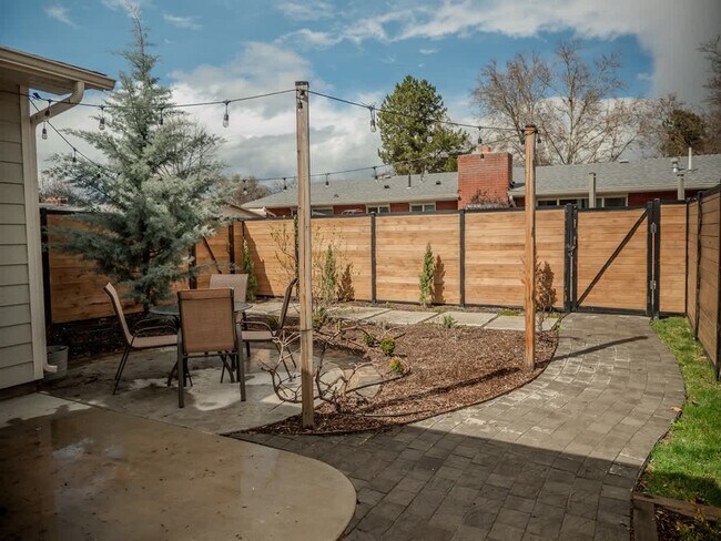 Building Photo - 3413 W Sunset Ave