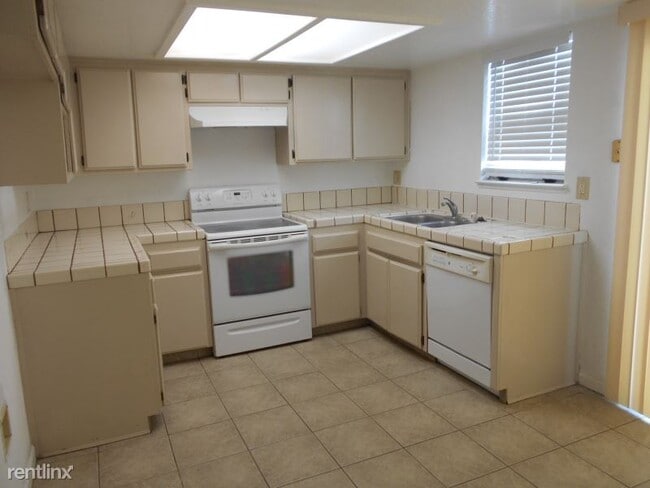 Building Photo - 4600 Beechwood St