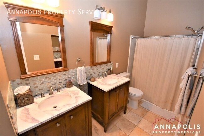 Building Photo - 37 Harbour Heights Dr