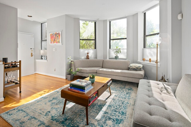 Building Photo - 3 Washington Cir NW