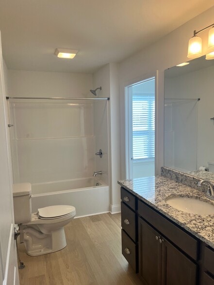 Shared Bathroom - 1335 Mountain Quail Cir