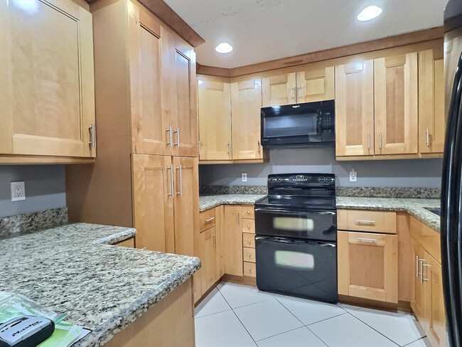 Building Photo - 3831 Cocoplum Cir