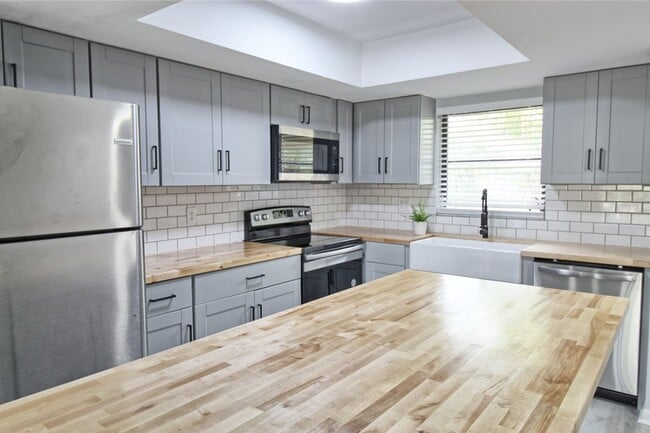 Building Photo - Gorgeous New Remodel! Pine Haven Condo in Bonita Springs!