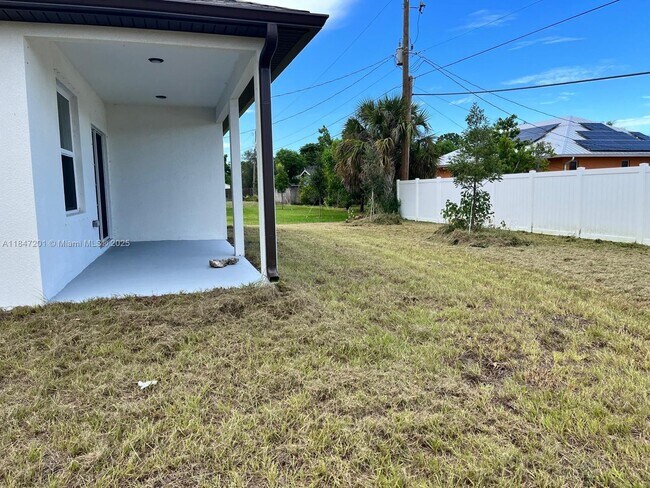 Building Photo - 4081 SW Hablow St