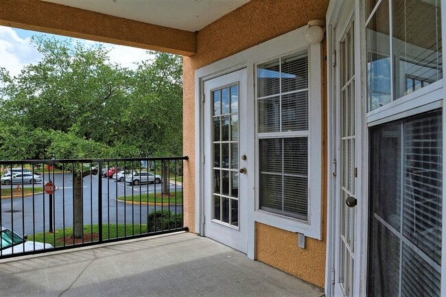 Building Photo - Second floor, 2/2 updated unit, available now!