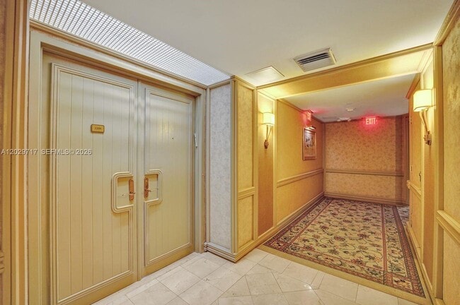 Building Photo - 20281 E Country Club Dr