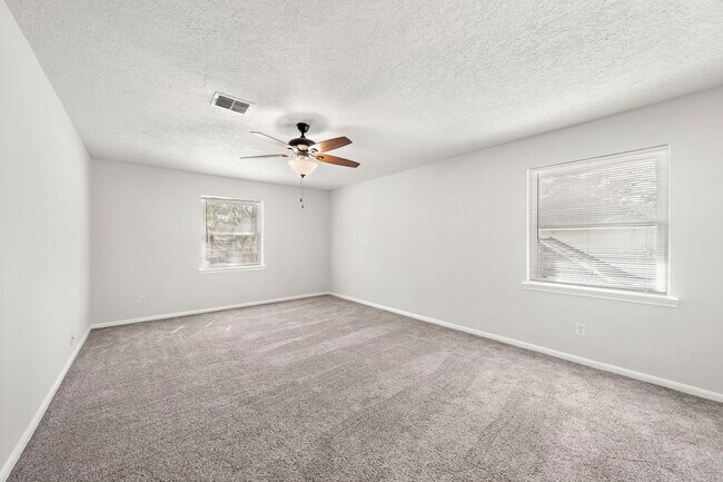 Building Photo - 6302 Hickorycrest Dr