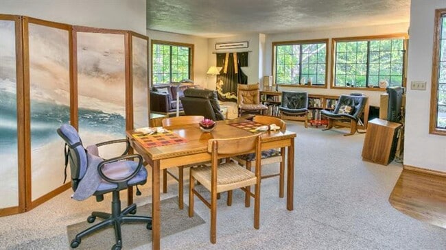Building Photo - Serene 3 bed/2 bath home in beautiful garden setting | Available June