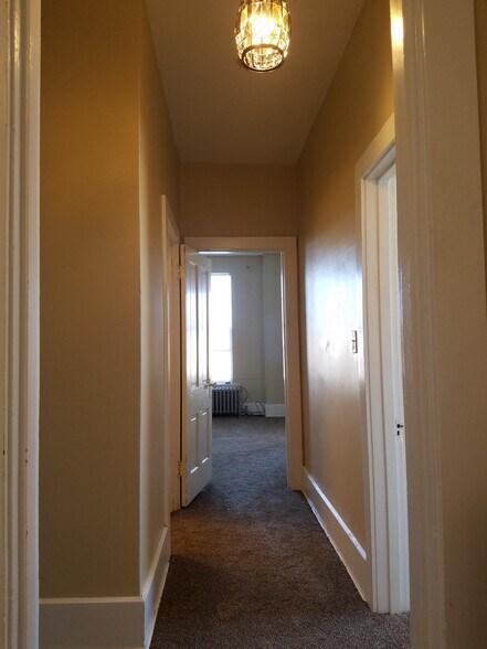 Building Photo - 504 S Central Ave