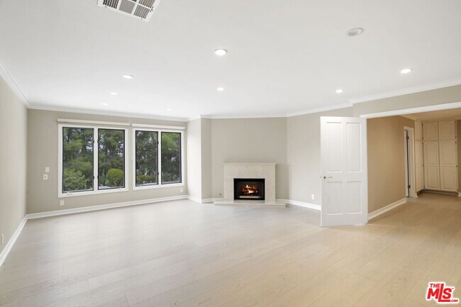 Building Photo - 4055 Nogales Dr