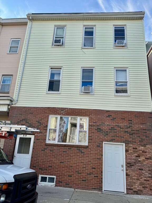 Building Photo - 230 Havre St