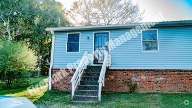 Building Photo - 2 Bdr, 1 Bath, 1 Story Duplex (Left Side)