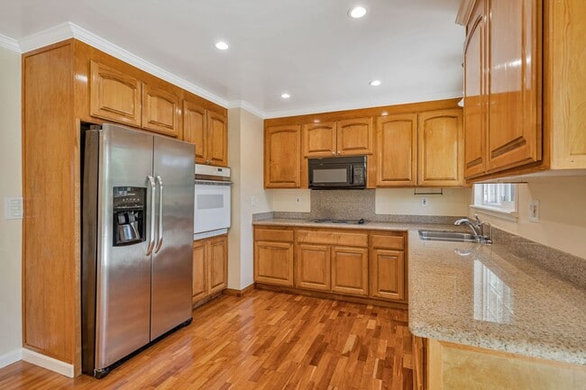Building Photo - Charming 3-Bedroom 2-Bathroom Campbell Home