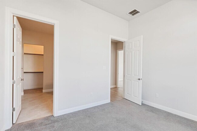 Building Photo - 278 Eclipse Dr