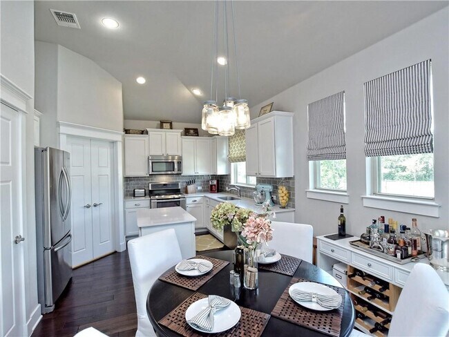 Building Photo - 10911 Rock Island Dr