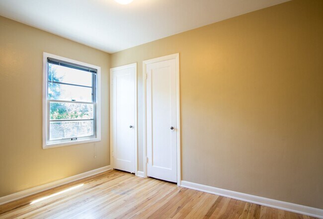 Building Photo - In the Heart of NW-Mid-Century 2Bdr Lives ...
