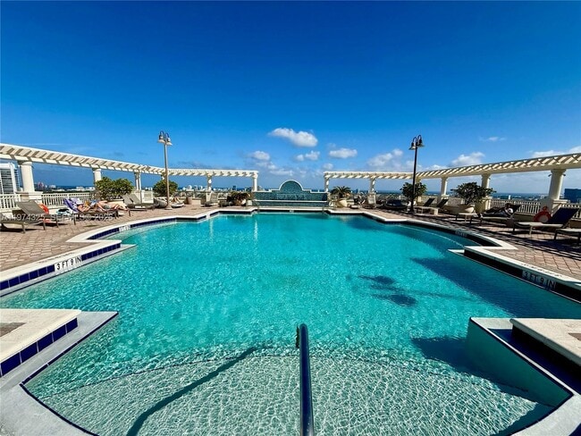 Building Photo - 511 SE 5 Ave