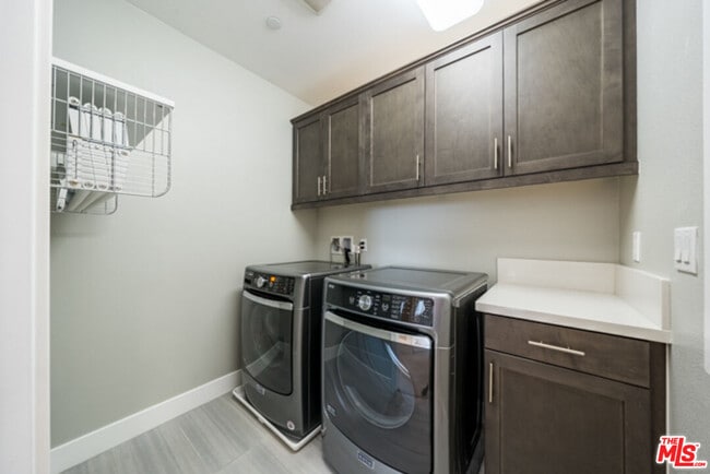 Building Photo - 5837 Village Dr