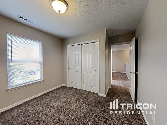 Building Photo - 887 Brookshire Dr