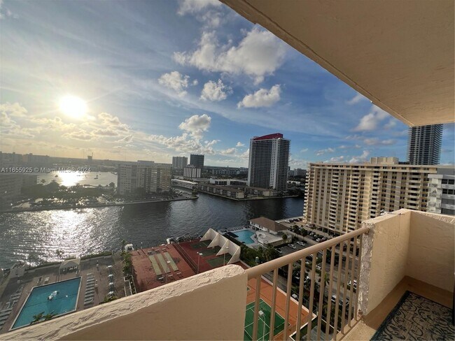 Building Photo - 1865 S Ocean Dr