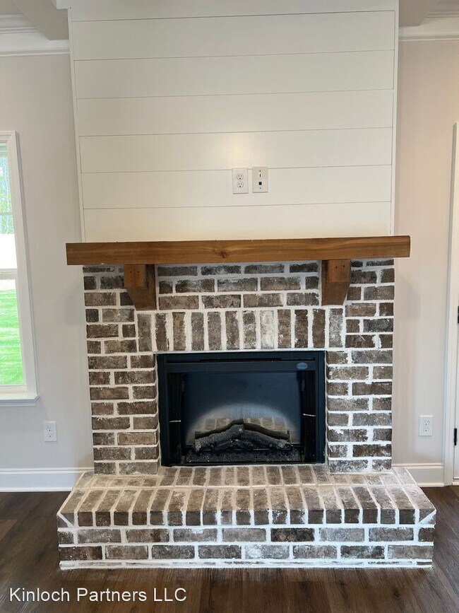Building Photo - 4 br, 2.5 bath House - 3671 Lynwood Drive ...