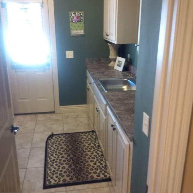 Building Photo - 3677 Hearthstone Dr