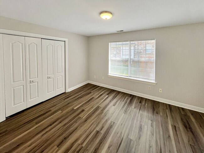 Building Photo - 507 Creek Point