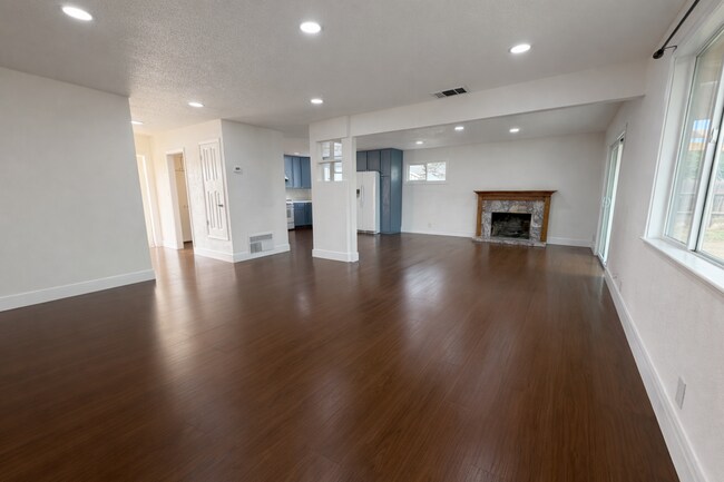 Building Photo - 3 bed 2 Bath Home Recently renovated single-family home in Fairfield,