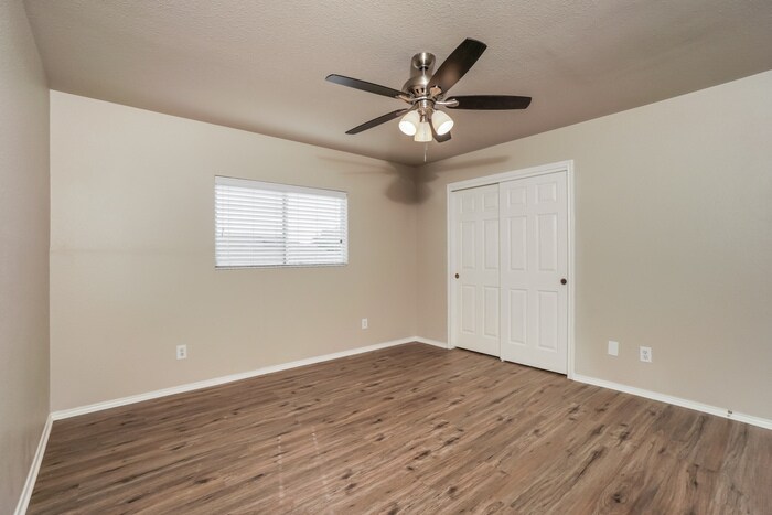 Building Photo - 349 Willow View