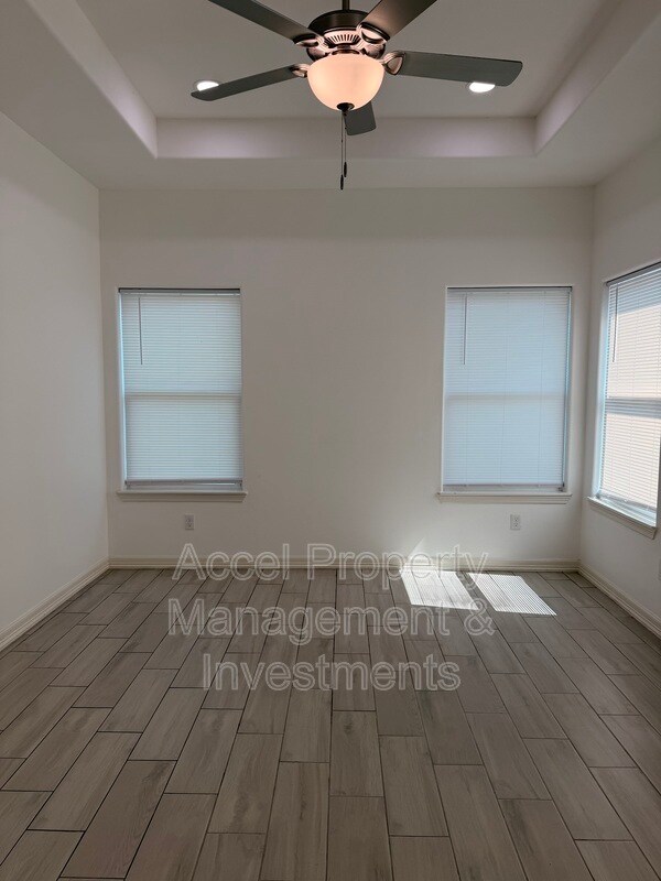 Building Photo - 418 Gonzalez Dr