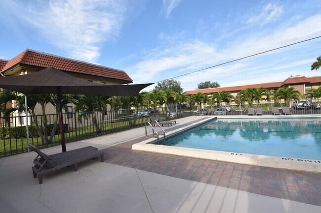 Building Photo - 21895 Lake Forest Cir