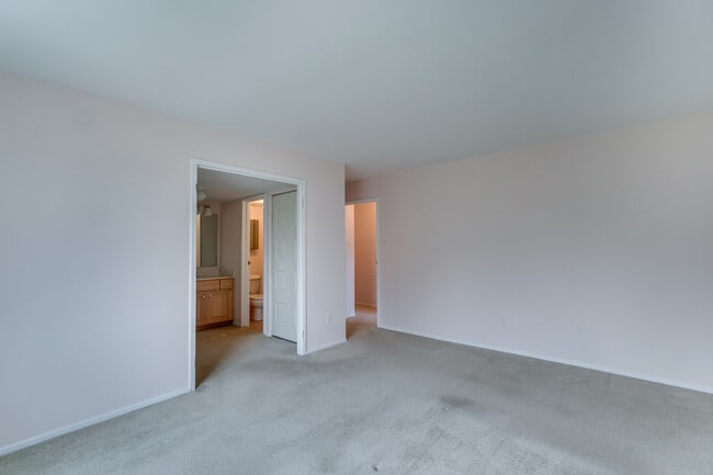 Building Photo - 2817 Jermantown Rd