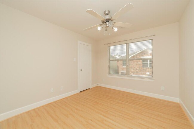 Building Photo - 3718 Main Aspen Dr