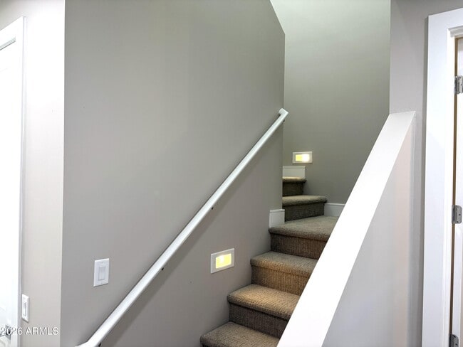 Building Photo - 1011 E Pasadena Ave