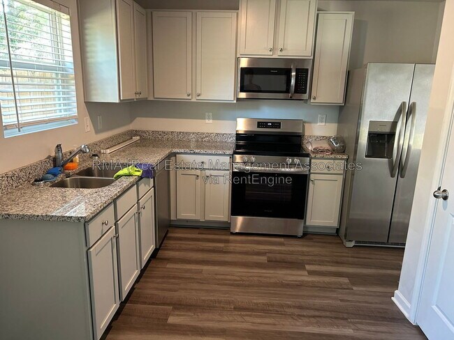 Building Photo - 1804 Carrington Dr