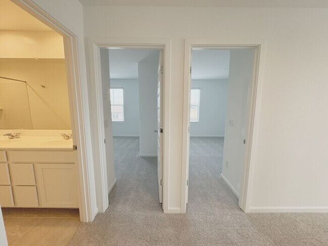 Building Photo - MOVE IN SPECIALS!! New 5-Bedroom Home in P...