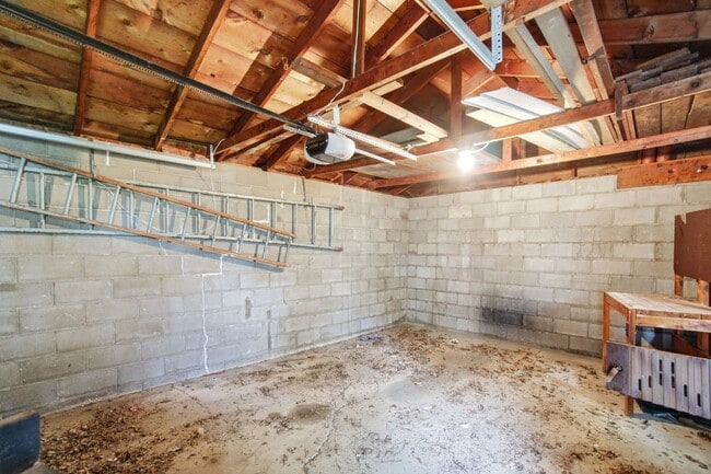 Building Photo - 3267 Walmar Dr